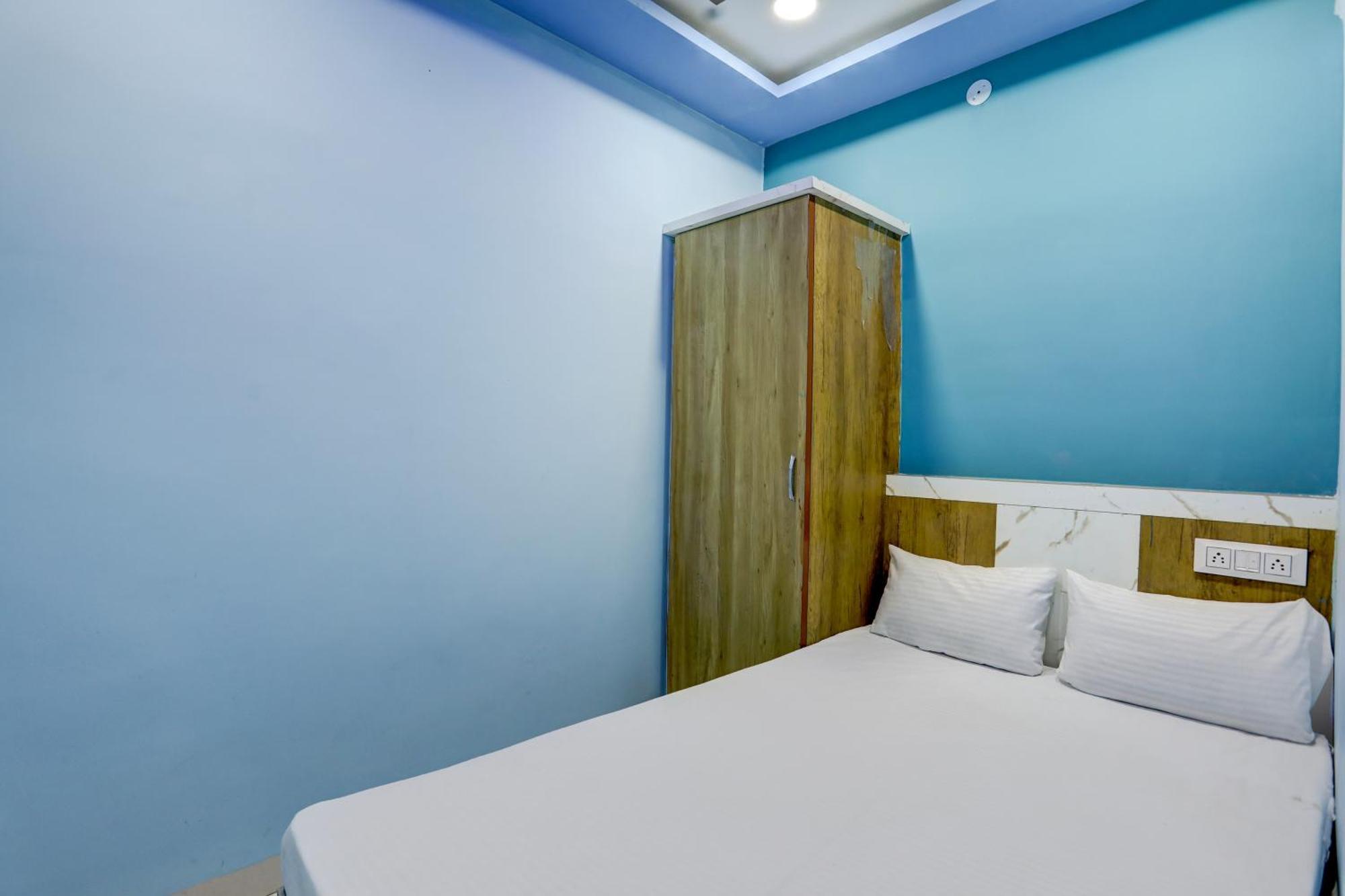Spot On Hotel Ronak Place Индор Екстериор снимка