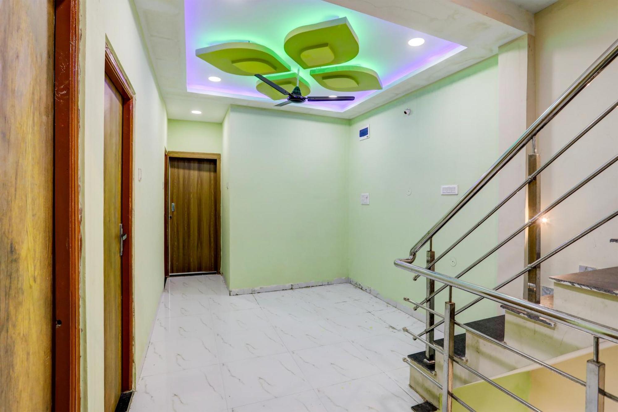 Spot On Hotel Ronak Place Индор Екстериор снимка
